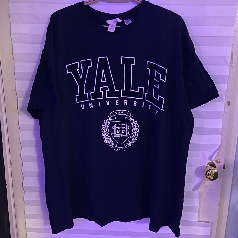 Yale H&M shirt. Size  XL (Oversized) Womens. fits men like a Large oversized fit
